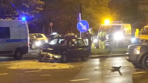 Zderzenie opla z terenówką na Wisłostradzie