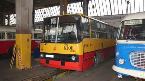 Zlicytowany ikarus nie zniknie ze stołecznych ulic