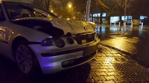 BMW wjechało w volkswagena. "Kierowca uciekł"