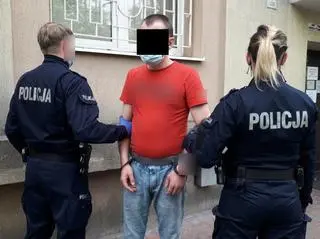 Policja zatrzymała trzy osoby w związku z kradzieżą samochodów