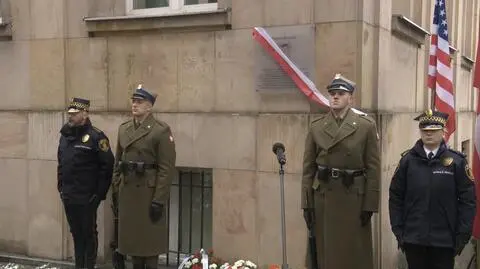 Tablica upamiętniająca Zbigniewa Brzezińskiego 