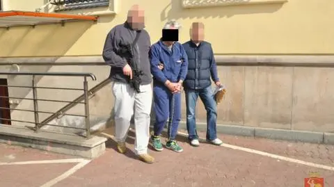 Mężczyzna oskarżony o brutalne morderstwa. Grozi mu dożywocie