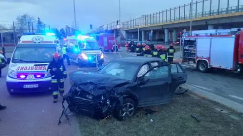 Wypadek na Bora-Komorowskiego. Dwie osoby ranne