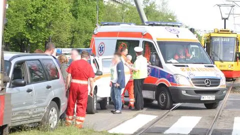 Zderzenie subaru z tramwajem na Żoliborzu
