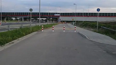 Droga rowerowa osłupkowana "z rozmachem". "Zgodne z przepisami, ale niebezpieczne"
