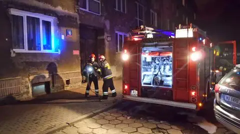 Ogień w remontowanym mieszkaniu. "Doszło do pożaru rozpuszczalników"