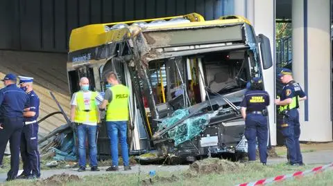 Tragiczny wypadek autobusu na S8: trzy osoby wciąż w szpitalu