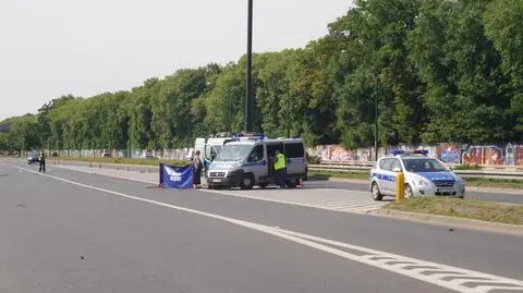 Przechodziła w niedozwolonym miejscu. Zginęła potrącona przez audi