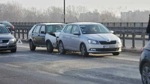 Korek po kolizji na moście Łazienkowskim