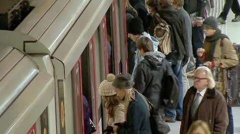 Wymienili torowisko w metrze. "Nie ma opóźnień w kursach"