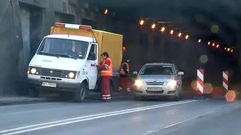 Drogowcy badają zapadlisko na Dźwigowej