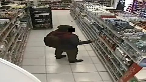 Kradł za tysiące, wpadł przez skarpety