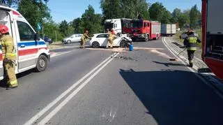 Wóz strażaków zderzył się z autem osobowym