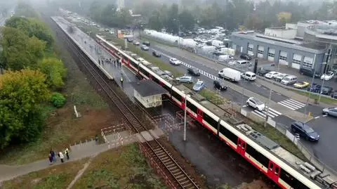 Pociąg śmiertelnie potrącił 17-latkę