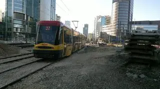 Tramwaje kursują już na wprost przez rondo