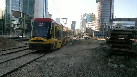 Rondo ONZ: tramwaje już nie skrzypią na zakręcie