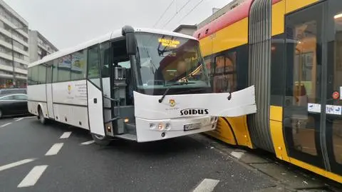 Zderzenie tramwaju z autobusem na Grójeckiej