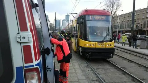 Zderzenie w alei Jana Pawła II. Jedna osoba poszkodowana