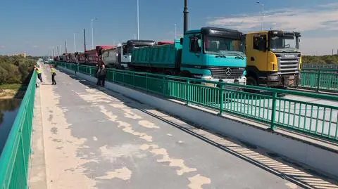 760 ton sprawdza most. Tramwaje dopiero zimą