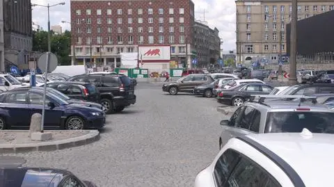 Usuną auta z placu. Parking podziemny? Tylko w planach