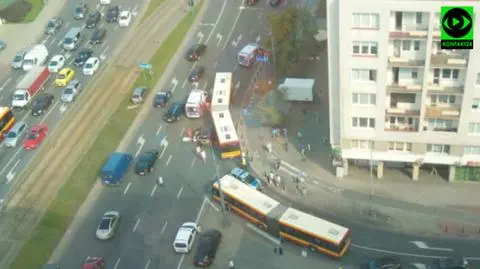 Autobus, BMW, fiat i ford. Zderzenie na Puławskiej
