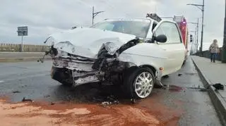 Renault wjechał w bariery na "Poniatowskim"