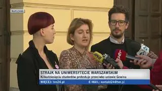 Okupują balkon siedziby rektora