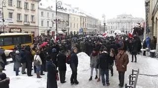 Kilkaset osób bierze udział w uroczystościach