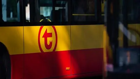 Rocznica wybuchu powstania. Zmiany w rozkładach, zakazy parkowania