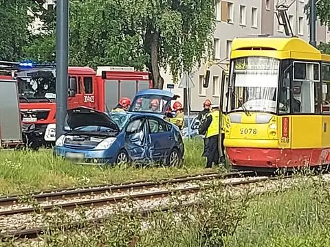 Zderzenie samochodu z tramwajem 