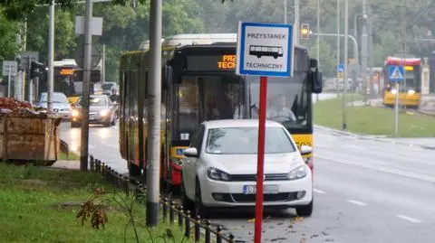 Zaparkowane auta blokują autobusy Z-1