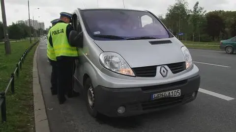 Dolina Służewiecka. Przewozili więźnia, zderzyli się ze skodą