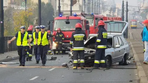 Wjechał w latarnię. Był "po kieliszku"