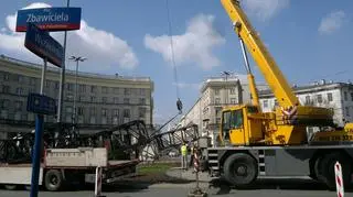 Na Placu Zbawiciela zaczęła się odbudowa tęczy