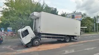 Ciężarówka blokuje Bartycką