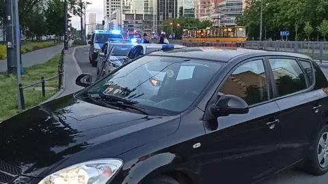 "Przejechał policjantce po nodze, uszkodził radiowóz". Pościg za kierowcą z promilami