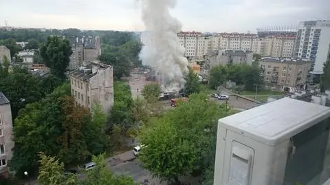 Kłęby czarnego dymu nad Pragą Południe