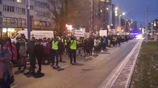 Protest przeciwko obwodnicy przez Wesołą