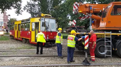 "15" nie ustąpiła tramwajowej "elce". Zderzenie i blokada pętli