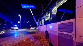 Wypadek z udziałem autobusu linii 211