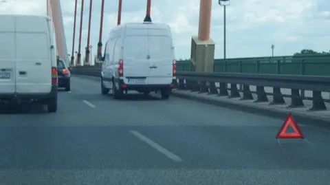 Zepsuty bus zablokował pas na Siekierkowskim