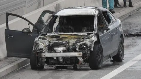 Samochód spłonął na trasie na S8