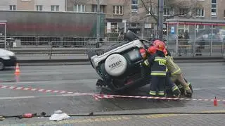 Auto dachowało na Woli