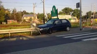 Uciekał przed policją, zatrzymał się na barierkach