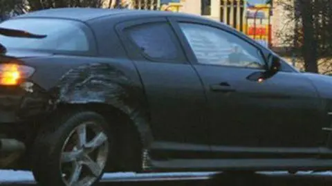 Rozbita mazda na Sikorskiego