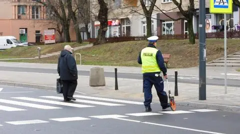 Potrącenie na przejściu. Pieszy trafił do szpitala