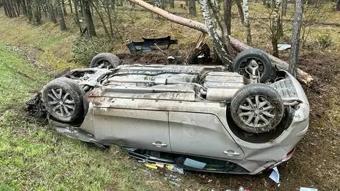 Dwa zderzenia, dwie osoby w szpitalu, cztery zniszczone auta
