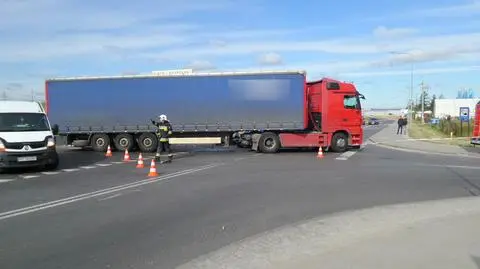 Śmiertelny wypadek pod Warszawą. Nie żyje motocyklista