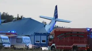 Samolot uderzył w hangar