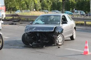 Dachowanie w alei Prymasa Tysiąclecia